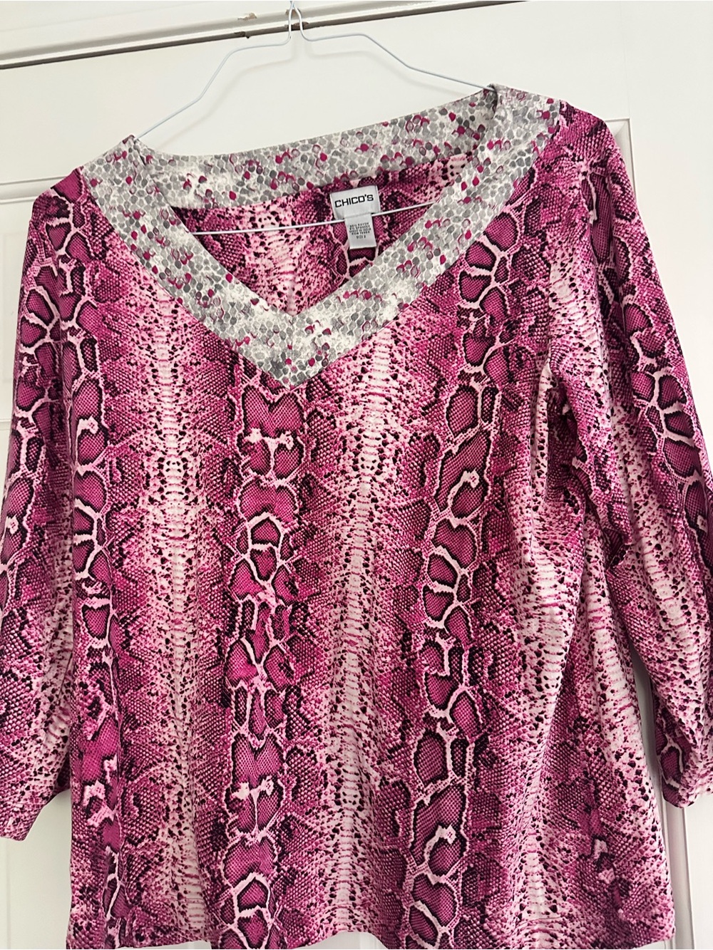 Vintage Chico's Pink & White Snake-Print V-Neck Long Sleeve Top